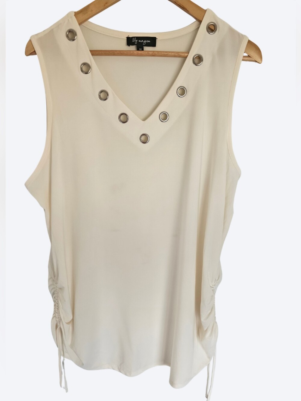 Sleeveless Top Wirh Grommet Details